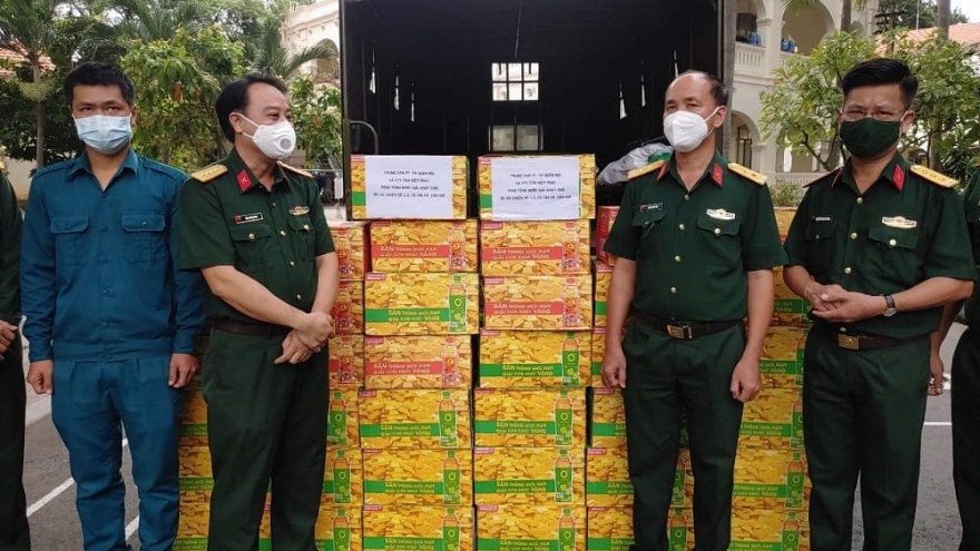 Tân Hiệp Phát tặng 100 suất quà tới cựu thanh niên xung phong Yên Bái, Hải Phòng