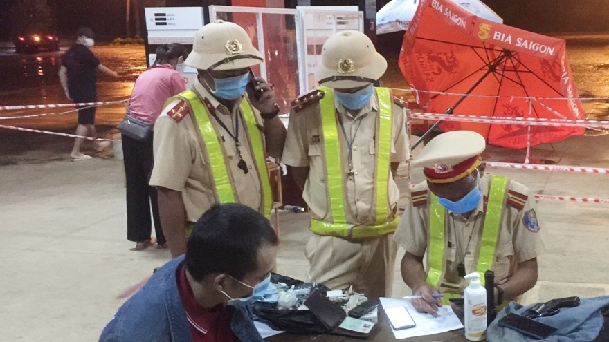 Bắt đối tượng tàng trữ ma túy khi qua chốt kiểm soát dịch Covid-19