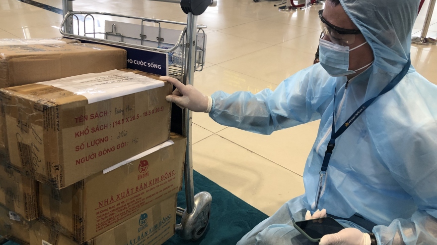 Đưa 2.500 cuốn sách đến với các em nhỏ trong khu cách ly TP.HCM