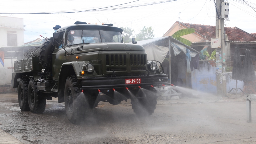 Những người lính hóa học Vùng 4 Hải quân trong tâm dịch Covid-19