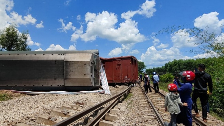 Lật tàu hàng tại tỉnh Quảng Trị