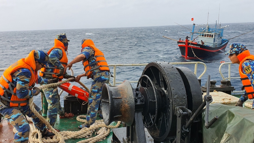 Vùng 4 Hải quân: Giúp ngư dân bằng tình cảm và trách nhiệm của người lính biển