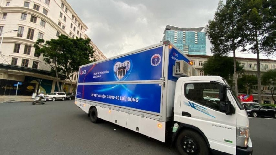 TP.HCM nhận 10 xe xét nghiệm COVID-19 lưu động từ tài trợ
