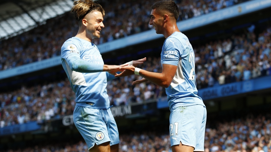 Man City dễ dàng "đè bẹp" 10 người của Arsenal 5-0 tại Etihad