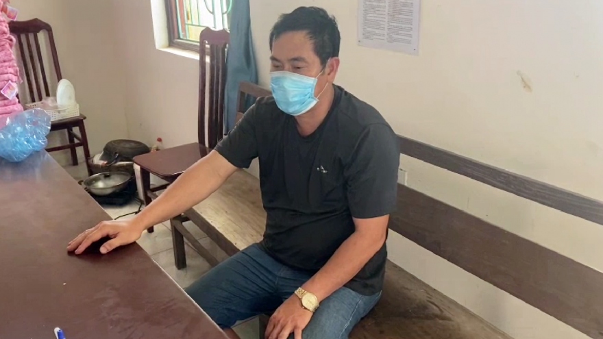 Làm giả thẻ luồng xanh để thông chốt kiểm dịch Covid-19