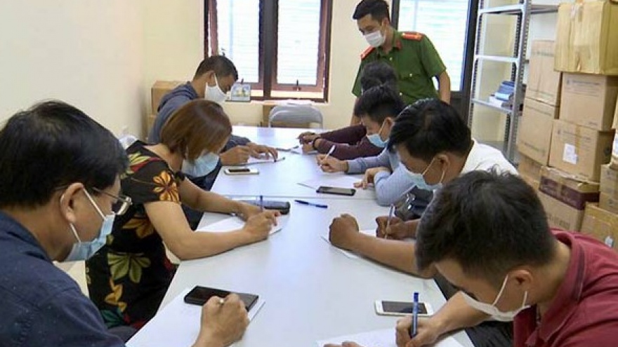 Bán cà phê giữa lúc chống dịch chủ quán bị phạt 15 triệu, khách 14 triệu đồng