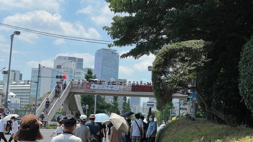 Nhật Bản xem xét kéo dài tình trạng khẩn cấp, phát kit xét nghiệm Covid-19 cho trường học