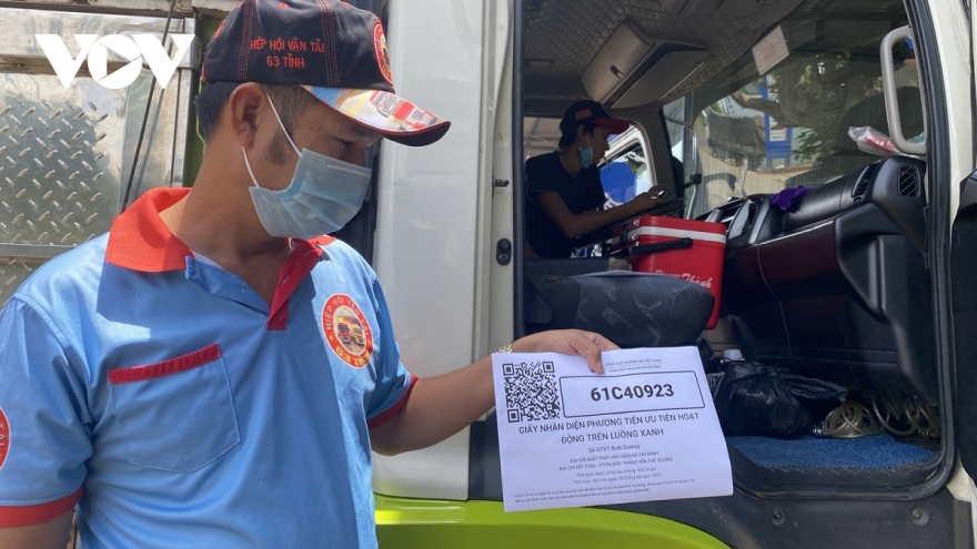 Cảnh báo hiện tượng dịch vụ cấp thẻ nhận diện phương tiện mã QR luồng xanh