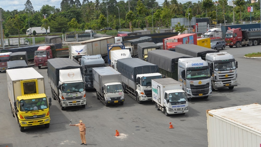 Xe tải, xe container đáp ứng đầy đủ giấy tờ được lưu thông vào Cần Thơ