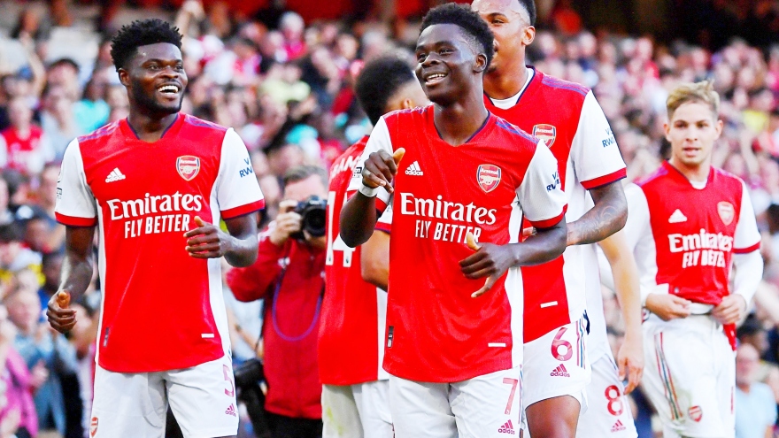 "Đè bẹp" Tottenham, Arsenal lần đầu tiên góp mặt trong tốp 10