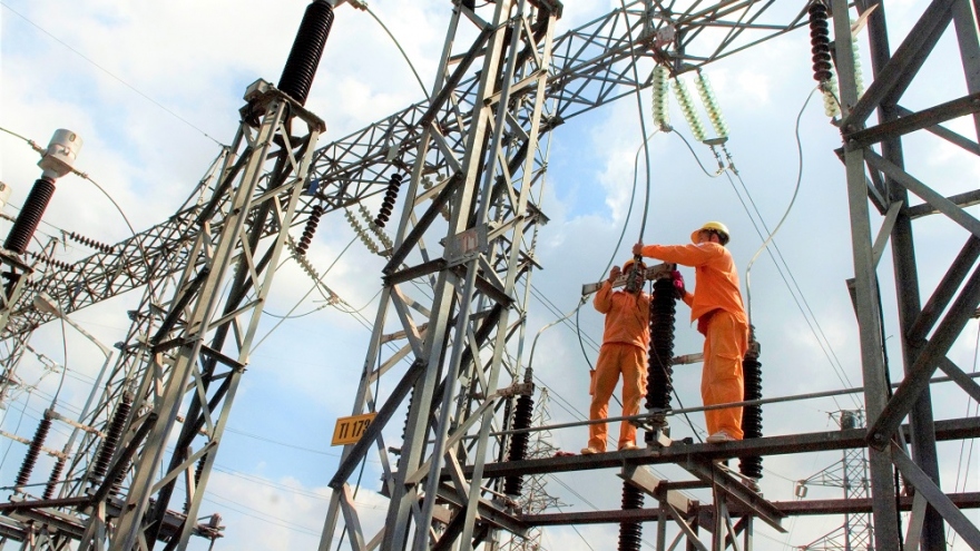 Nhiều DN phía Nam tạm ngưng hoạt động, sản lượng tiêu thụ điện giảm mạnh