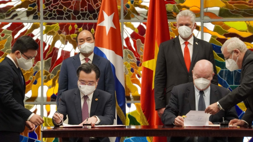 Chủ tịch nước chứng kiến lễ ký kết nhiều chương trình hợp tác trong chuyến thăm Cuba