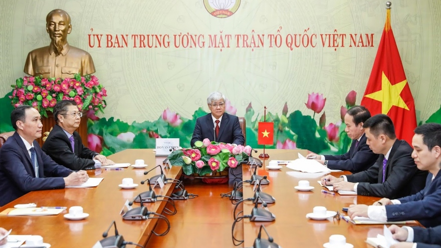 Chủ tịch Ủy ban MTTQ Việt Nam điện đàm với Chủ tịch Chính hiệp toàn quốc Trung Quốc