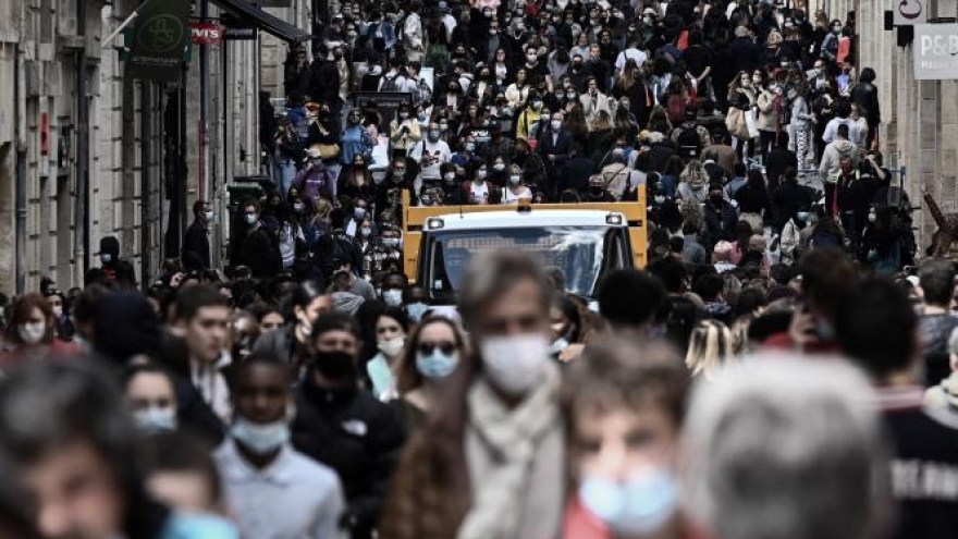 Kinh tế Pháp phục hồi mạnh nhờ chiến dịch tiêm vaccine ngừa Covid-19