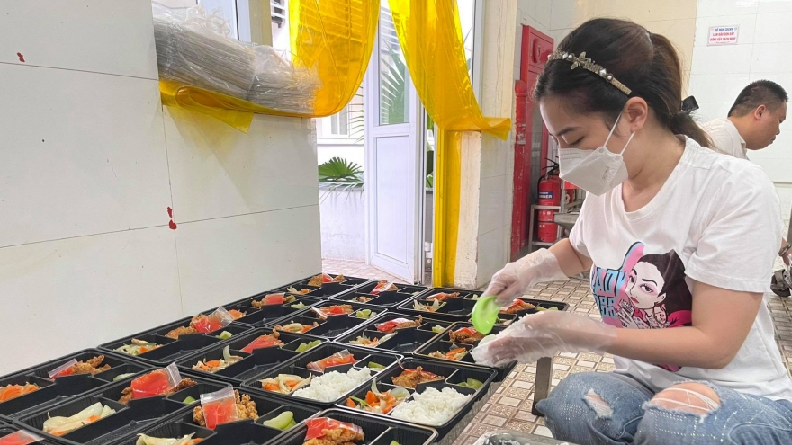 “Bếp đồng hành” sẻ chia với lực lượng tuyến đầu chống dịch ở Hà Nội