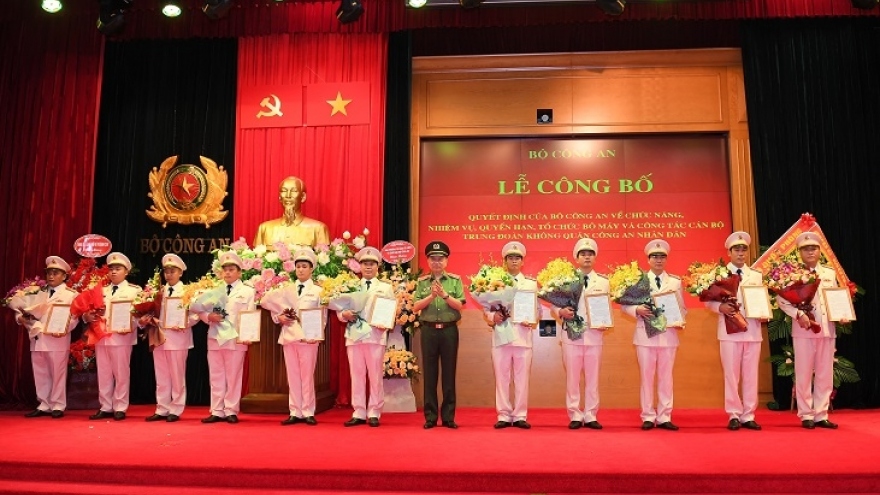 Cảnh sát cơ động được trang bị trực thăng để thực hiện nhiệm vụ