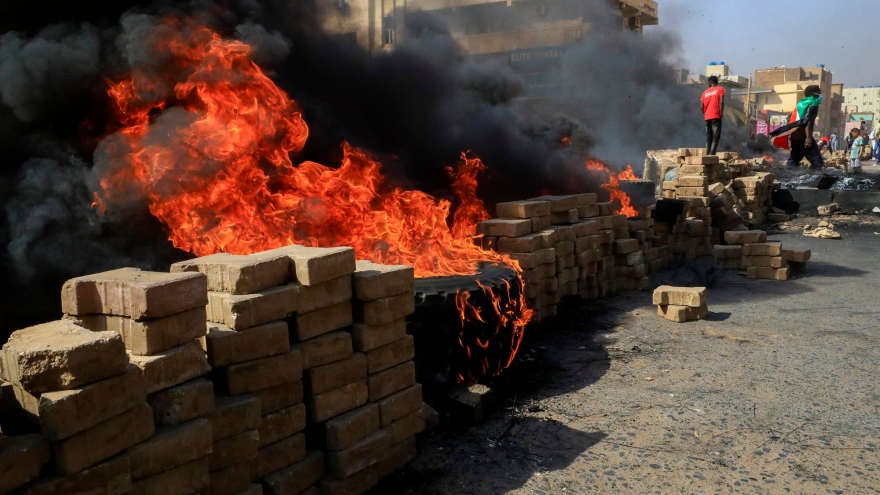 Thủ tướng Abdullah Hamdouk và các đảng phái kêu gọi người dân Sudan xuống đường biểu tình