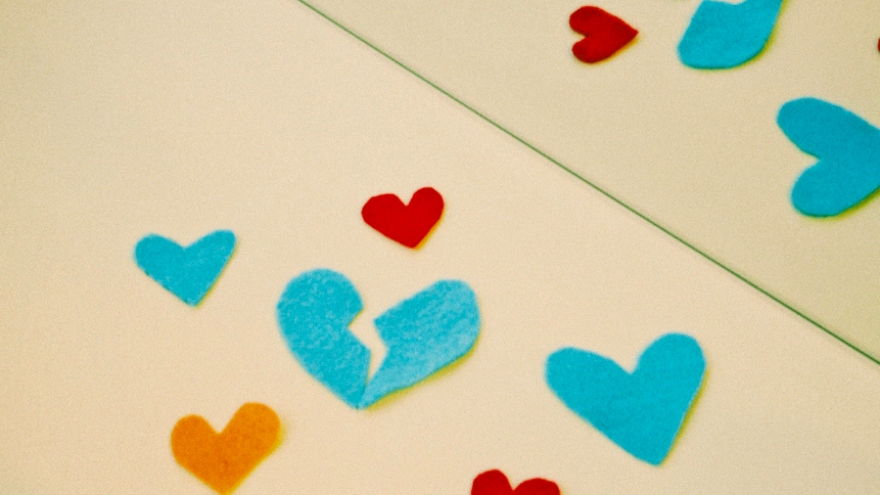 Vì sao các cặp đôi có thể tiếp tục bên nhau sau khi ngoại tình?