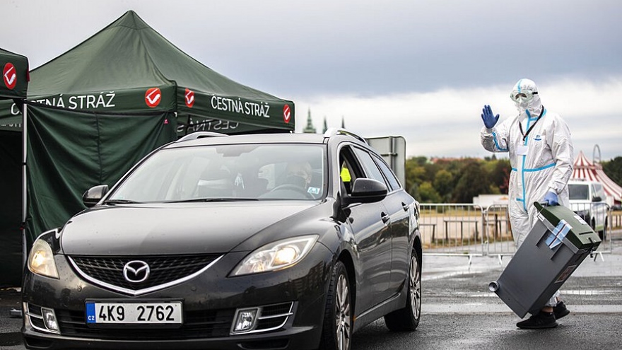 Bầu cử Hạ viện Séc: Những cử tri trong diện cách ly đã đi bỏ phiếu sớm