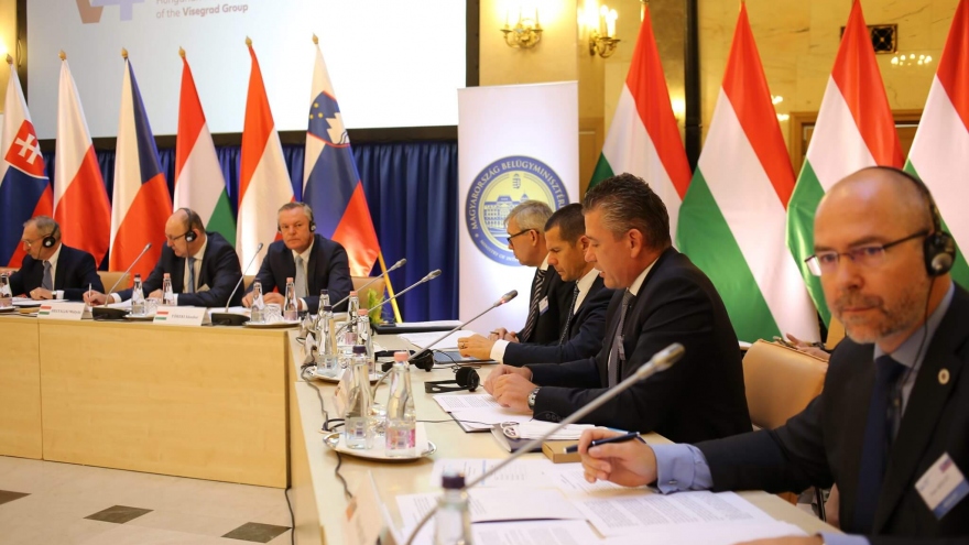 Áo, Slovenia và Nhóm V4 bàn quy tắc bảo vệ người di cư Afghanistan ngoài biên giới