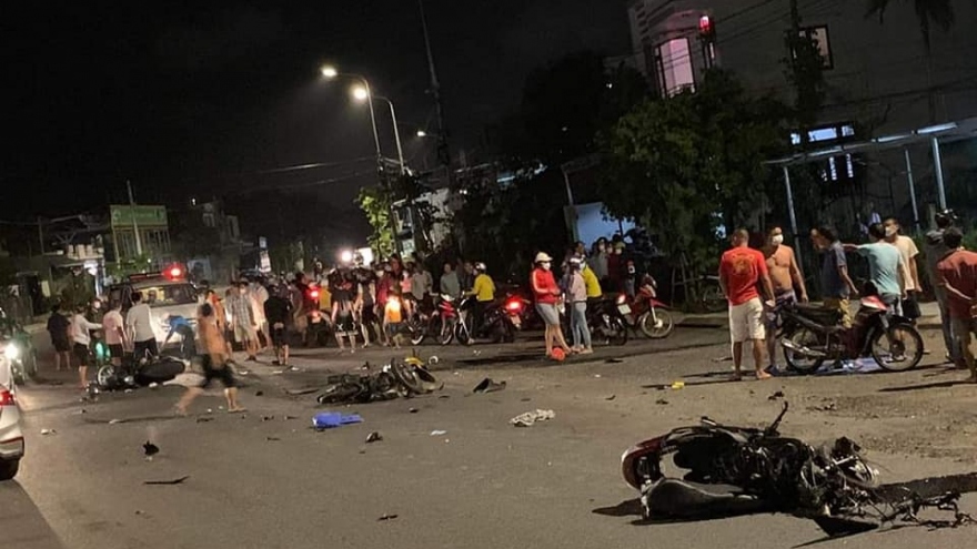 Ô tô đâm liên hoàn 3 xe máy, khiến 3 người thương vong