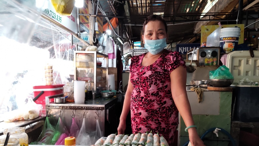 Hàng quán, dịch vụ ăn uống phục hồi chậm sau nới lỏng giãn cách