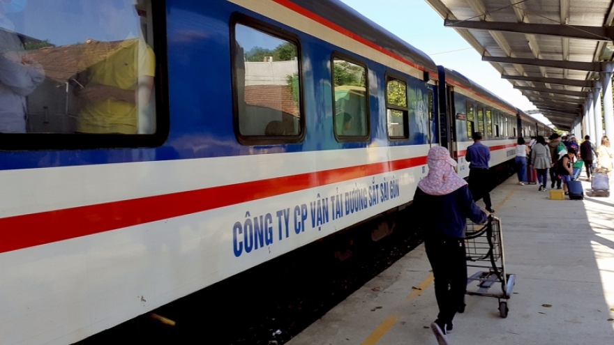 Khách đi tàu đến TP.HCM phải thông báo với chính quyền địa phương nơi cư trú