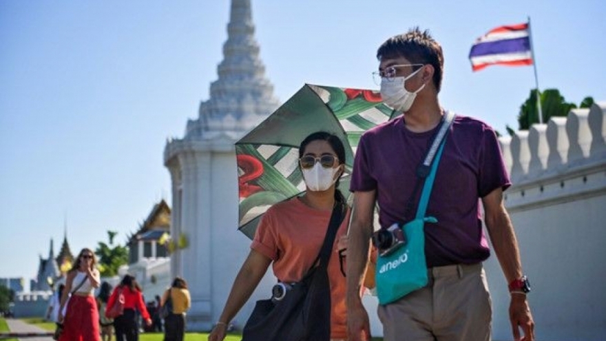 Thái Lan hoãn mở cửa các tụ điểm giải trí tới tháng 1