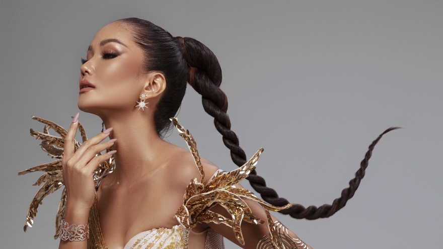 H’Hen Niê biến hoá sắc màu trên cương vị mentor của The Next Face Việt Nam