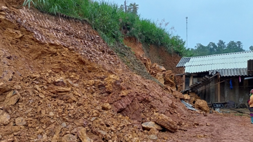 Bắc Kạn: Sạt lở trong đêm, một cháu bé tử vong