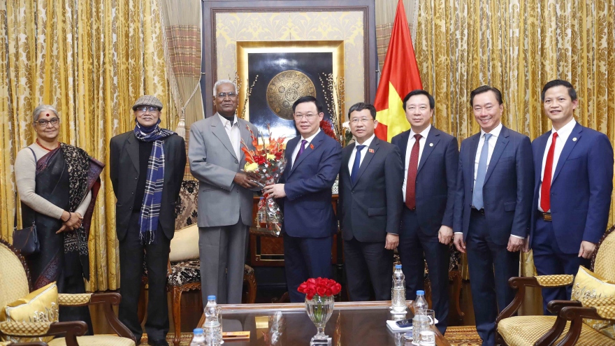 Chủ tịch Quốc hội Vương Đình Huệ tiếp lãnh đạo một số Đảng tại Ấn Độ