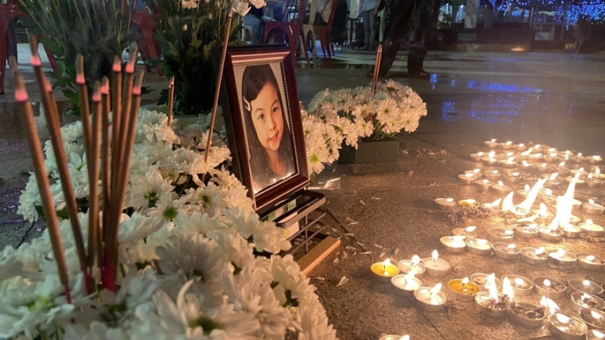 Bé gái bị mẹ kế bạo hành tử vong: Phù phổi cấp - cơ thể có nhiều tổn thương bầm tụ máu