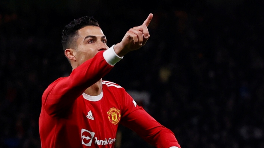 Ronaldo cán mốc 800 bàn thắng sau trận MU 3-2 Arsenal