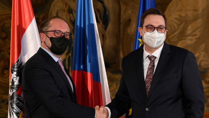 Séc và Áo đặt mục tiêu không còn phải đóng cửa biên giới vì Covid-19