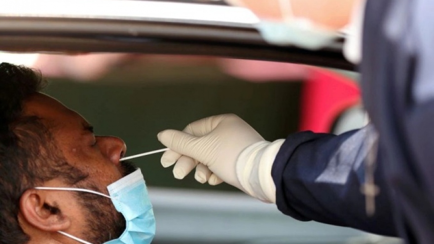 Các nhà khoa học Nam Phi: Chưa thể kết luận biến thể Omicron gây triệu chứng nhẹ