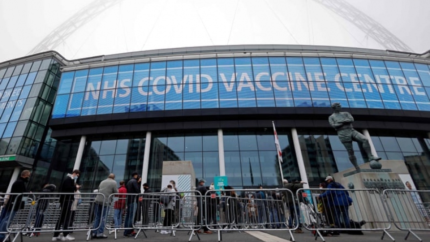 Châu Âu đối mặt với bài toán khó phong tỏa Giáng sinh để ngăn Omicron