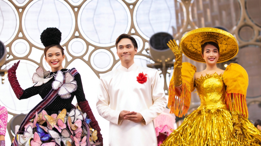 30 thiết kế lộng lẫy nâng tầm chất liệu thổ cẩm của Lý Quí Khánh tại triển lãm Expo Dubai