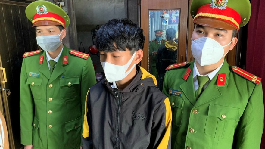 Mâu thuẫn trong lúc uống cà phê, nam thanh niên đâm 2 người trọng thương