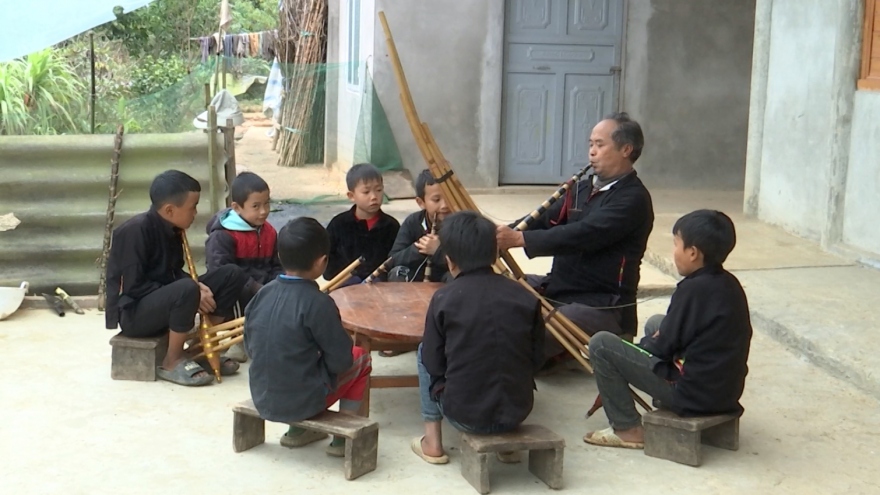 Hấp dẫn tiếng khèn Mông trên "cao nguyên trắng" Bắc Hà