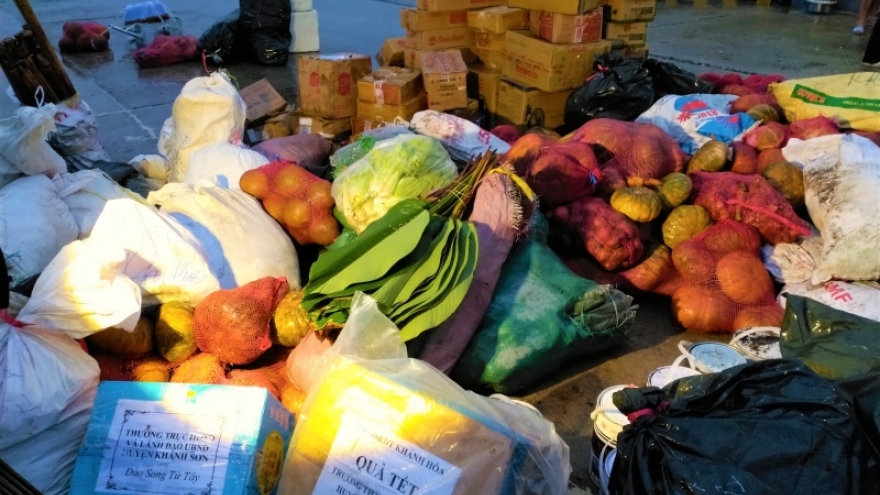 Hành trình đến với Trường Sa trên chuyến tàu "chở" xuân