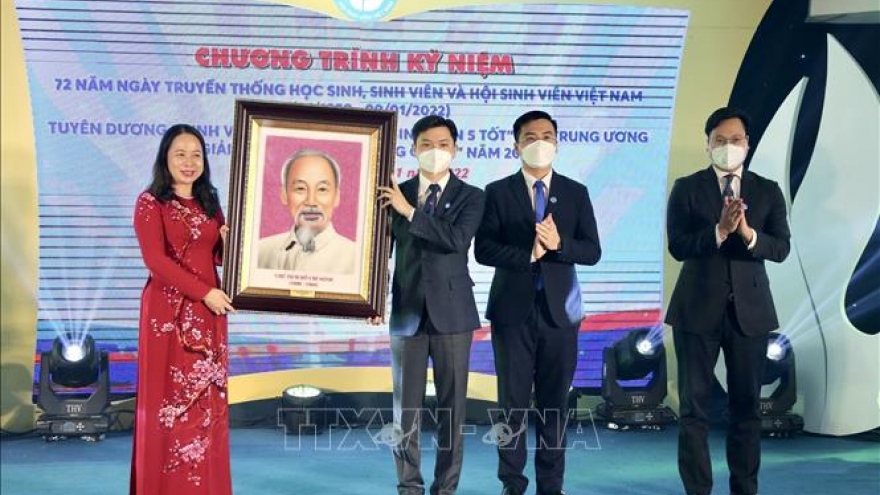 Phó Chủ tịch nước dự Chương trình kỷ niệm ngày truyền thống Học sinh, sinh viên