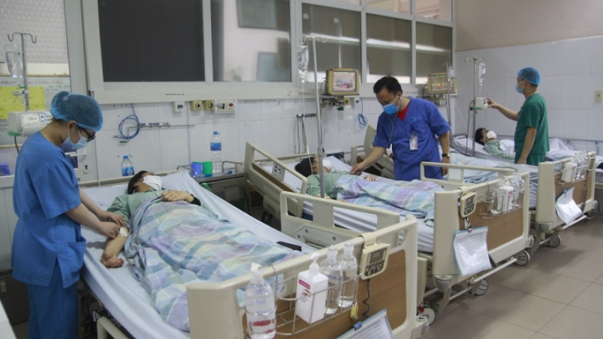 Cả gia đình đi cấp cứu do ăn củ lạ