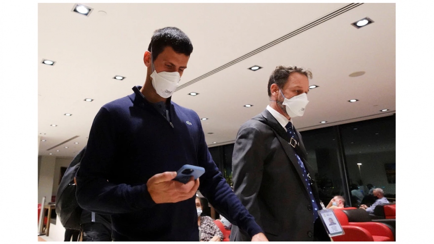 Novak Djokovic đã phải lên máy bay rời khỏi Australia