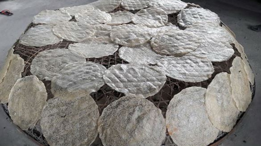 Làng bánh tráng Tuý Loan vào vụ Tết