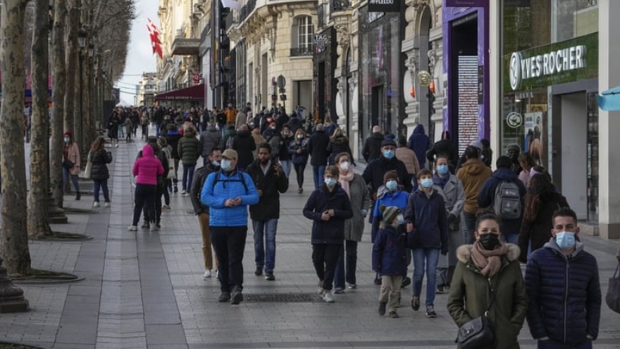 Các nước châu Âu tiếp tục phá kỷ lục về số ca mắc COVID-19