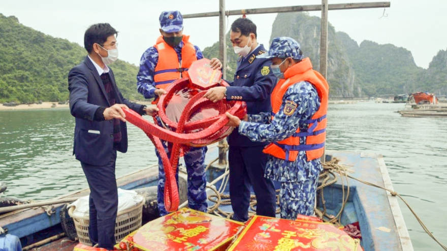 Vứt 3 tạ pháo để bỏ chạy khi thấy cảnh sát biển