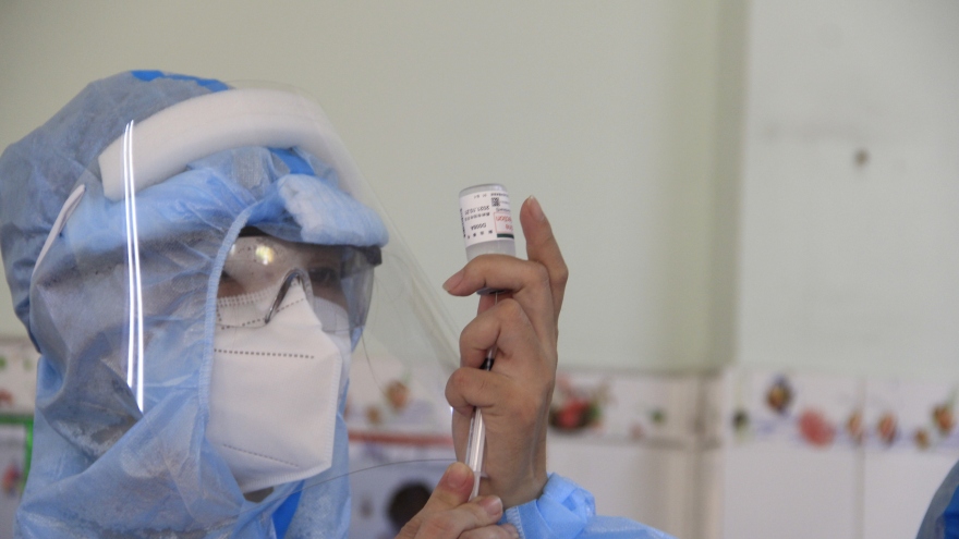 Ngày 16/2, cả nước có 34.737 ca COVID-19, tiêm tổng cộng 186 triệu liều vaccine