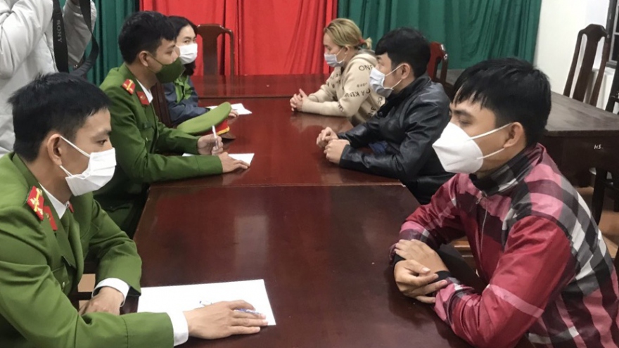 Giả danh đại lý vé máy bay để lừa đảo