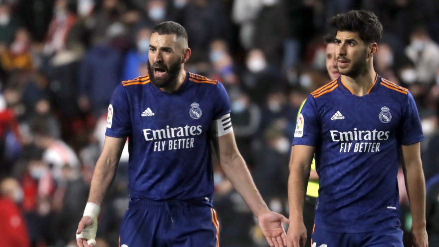 Benzema tỏa sáng, Real Madrid hơn Barca tới 18 điểm