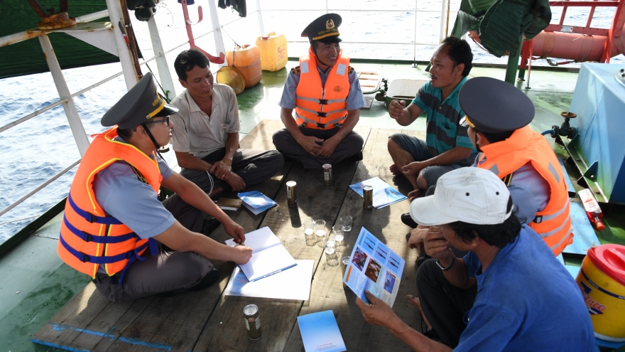 Chi đội Kiểm ngư số 4 đồng hành cùng ngư dân trên mọi hải trình